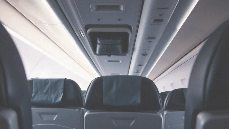 Ile sztuk bagażu podręcznego można zabrać na pokład?