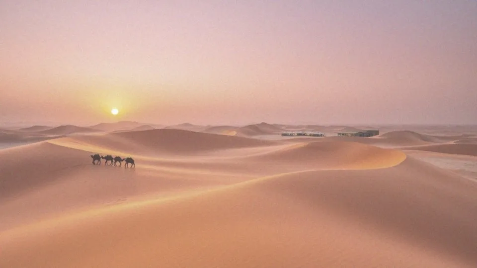 Jakie atrakcje oferują góry i pustynie w Maroku?